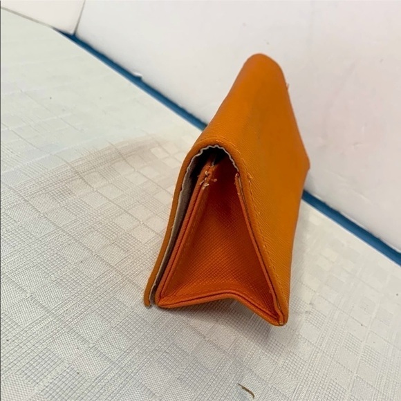 Tory Burch Glasses / Sunnies case in Orange with gold tone emblem - Picture 2 of 7